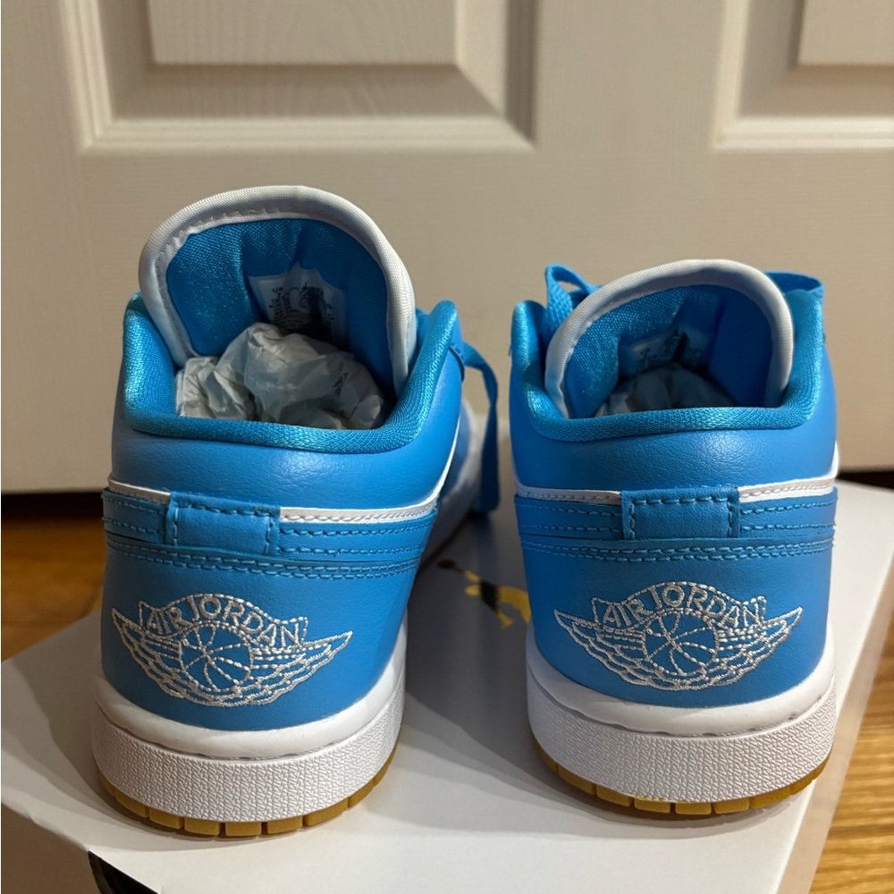Jordan women’s Sneakers in Blue and White - Picture 4 of 5